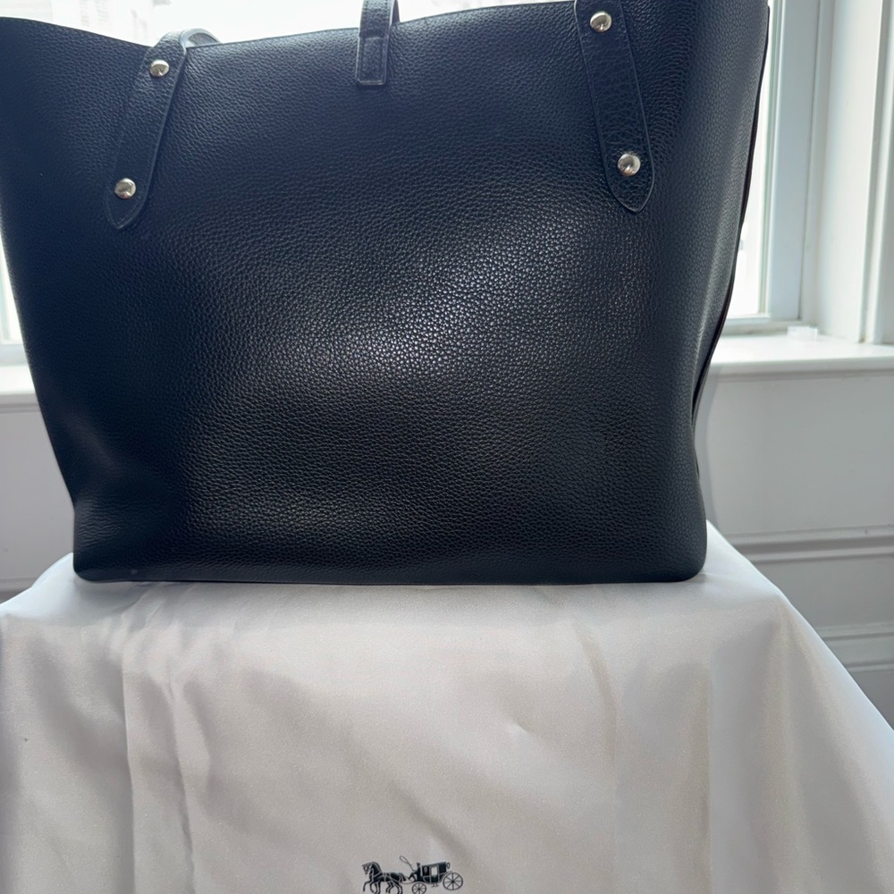 Coach market Tote 

Was originally my mother’s never used. - Picture 3 of 7